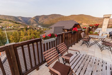 Sırbistan 'ın Mokra Gora kenti yakınlarındaki Drvengrad Terası (Kustendorf) yerleşimi