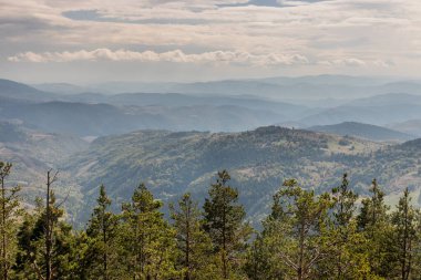 Sırbistan 'ın Tornik dağından dağ silueti gözlendi