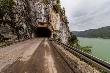 Demir Kapılar boğazında 34. yolda tünel, Sırbistan