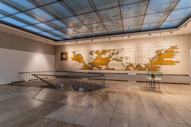 BELGRAD, SERBIA - 8 Ekim 2021: Belgrad, Sırbistan 'daki Yugoslavya Müzesinin İçi