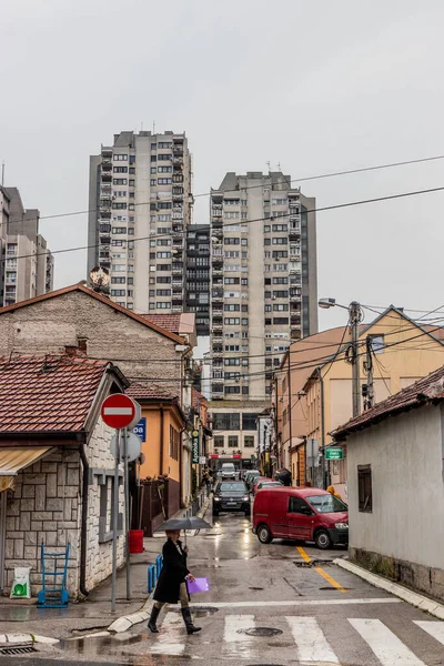 UZICE, SERBIA - 6 Ekim 2021: Uzice kasabasında sokak, Sırbistan