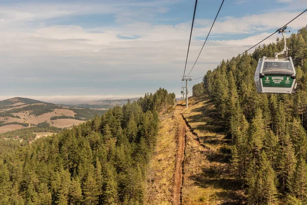 TORNIK, SERBIA - 6 Ekim 2021: Sırbistan 'ın Tornik dağı yakınlarındaki Altın Gondola