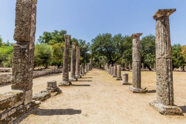 Yunanistan 'ın Peloponnese yarımadasındaki Antik Olympia' daki Paleastra kalıntıları