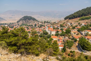 Yunanistan 'ın Mora yarımadasındaki Nestani köyünün hava manzarası