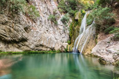 Yunanistan 'ın Mora yarımadasında polilimnio şelalesi