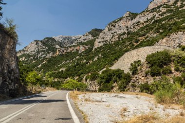 Yunanistan 'ın Mora yarımadasındaki Taygetus dağlarında 82. Yol