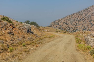 Yunanistan 'ın Mora yarımadasındaki kırsal dağ yolu