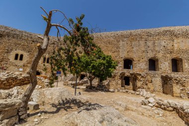 Yunanistan 'ın Peloponnese yarımadasındaki ortaçağ kalesi