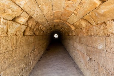 Yunanistan 'ın Mora yarımadasındaki antik Nemea Stadyumu' na giden tünel