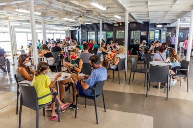 KILLINI, GREECE - 9 AĞUSTOS 2021: Yunanistan 'ın Peloponnese yarımadasındaki Zakynthos adasıyla Killini arasındaki feribotun güvertesi