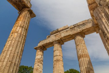 Yunanistan 'ın Mora yarımadasındaki antik Nemea' daki Zeus Tapınağı harabeleri