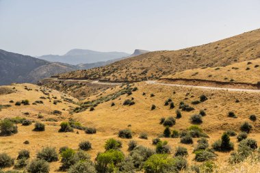 Yunanistan 'ın Mora yarımadasında Kalavryta yakınlarındaki dağ yolu.