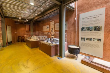 SPARTA, GREECE - 12 Ağustos 2021: Yunanistan 'ın Mora yarımadasındaki Sparta' daki Zeytin ve Yunan Zeytinyağı Müzesinin İçi