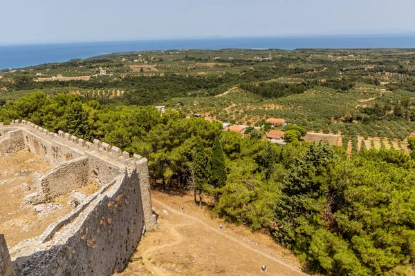 Yunanistan 'ın Mora yarımadasındaki Chlemoutsi (Clermont) ortaçağ kalesi yakınlarındaki manzara