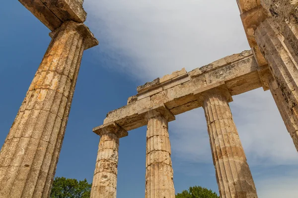 Yunanistan 'ın Mora yarımadasındaki antik Nemea' daki Zeus Tapınağı harabeleri
