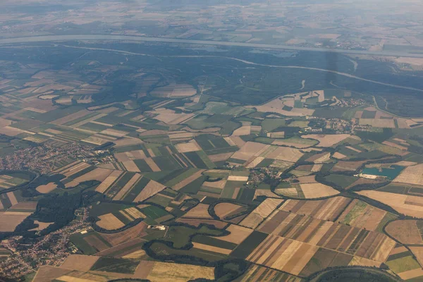 Macaristan 'da Tuna Nehri ile Arak, Puski, Mariakalnok ve Halaszi köylerinin hava manzarası