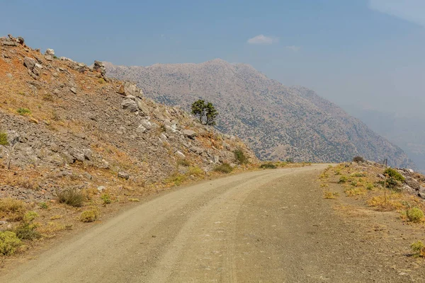 Yunanistan 'ın Mora yarımadasındaki kırsal dağ yolu