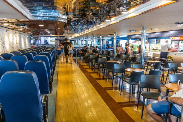 KILLINI, GREECE - 9 AĞUSTOS 2021: Yunanistan 'ın Peloponnese yarımadasındaki Zakynthos adasıyla Killini arasındaki feribotun güvertesi