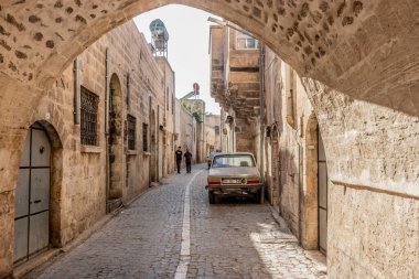 SANLIURFA, TÜRKEYE - 22 Eylül 2022: Şanlıurfa, Türkiye 'nin eski kentinde Sokak