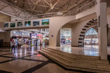 DİYARBAKIR, TURKEY - 26 Eylül 2022: Diyarbakır, Türkiye 'deki otobüs terminalinin içi