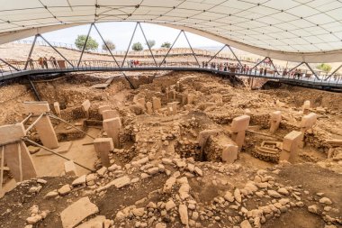 GOBEKLI TEPE, TURKEY - 22 Eylül 2022: Göbekli Tepe arkeoloji sahasının kalıntıları, Türkiye