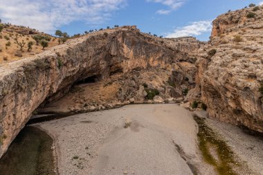 Türkiye 'de Severan (Cendere) Roma Köprüsü yakınlarındaki küçük kanyon