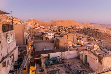 Türkiye 'nin Mardin kentinin akşam manzarası