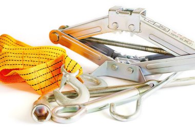 Portatif araç makas jack ve çekici halat araç ve ulaşım konsepti için beyaz arka plan üzerinde