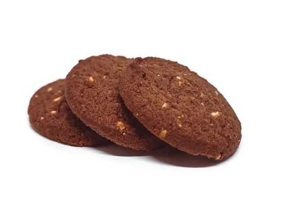 食べ物や甘いデザートの概念のための白い背景の上の伝統的なチョコレート カシュー バター クッキー — ストック写真