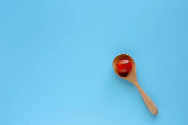 Fresh Red Tomato Wooden Spoon Blue Background Diet Heathy Eating — Stock Photo, Image