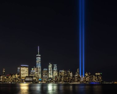 11 Eylül New York City, Manhattan Ground Zero Dünya Ticaret Merkezi'nde üzerinde haraç ışık anma