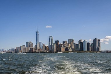 Doğu Nehri aşağı Manhattan manzarası