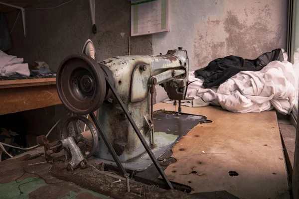 Meksika'da bir terzi dükkanında bağbozumu dikiş makinesi