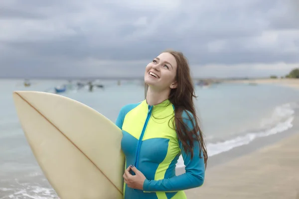 Indonesia Bali Young Woman Surf Board — Stock Photo, Image