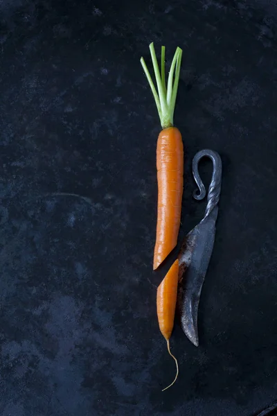 Sliced Carrot Old Knife Dark Ground — Stock Photo, Image