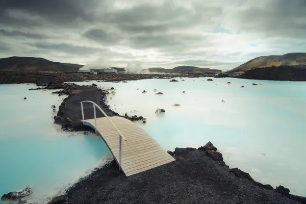 Island Blå Lagunen Med Träbro — Stockfoto