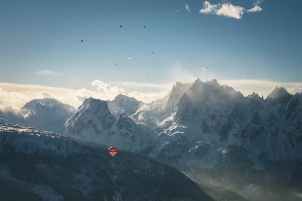 Austria Salzkammergut Mongolfiere Sul Paesaggio Alpino Con Gosaukamm Inverno — Foto Stock
