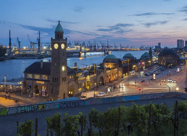 Deutschland Hamburg Pauli Stege Pegelturm Hafen Blaue Stunde — Stockfoto