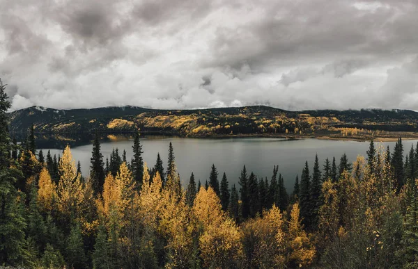 Kanada Britská Kolumbie Kitimat Stikine Pohled Dálnice Jezero Podzim — Stock fotografie