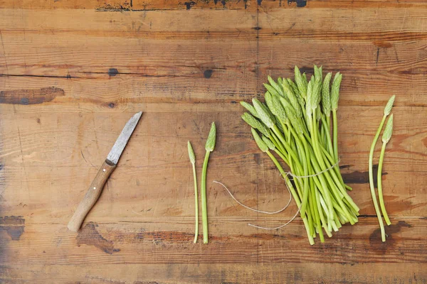 Green Wild Asparagus Wooden Background — Stock Photo, Image