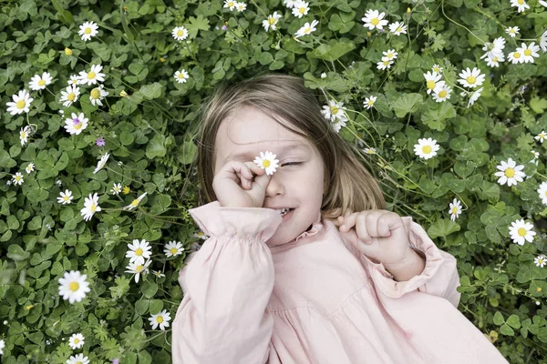 Portrait Little Girl Lying Flower Meadow — Stock Photo, Image