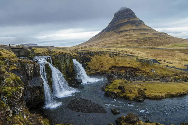 Исландия Snaefellsnes Kirkjufellfoss Водопад Днем — стоковое фото