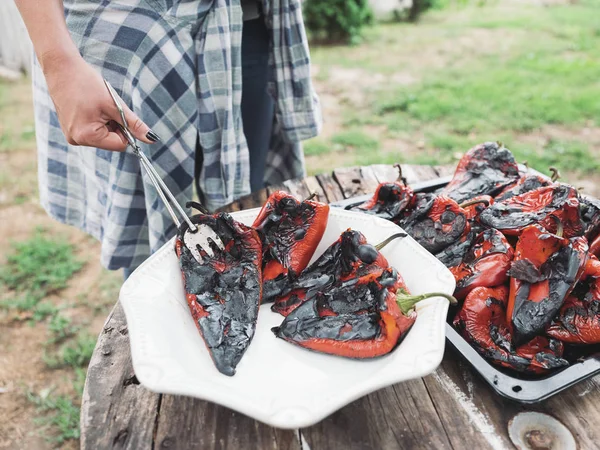 Female Hand Holding Grilled Red Bell Pepper — Stock Photo, Image