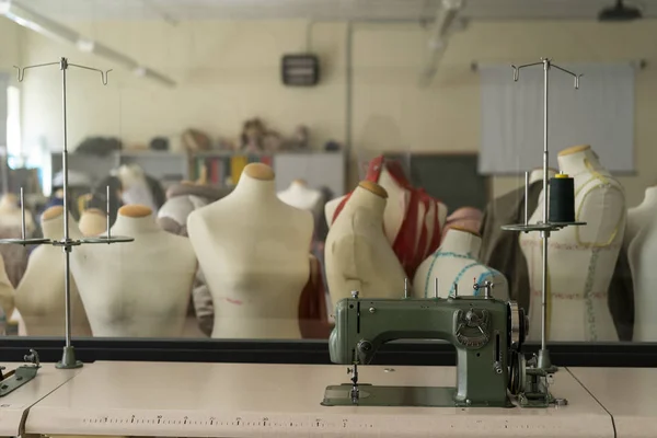 Dressmaker Models Sewing Machine Fashion Designer Studio — Stock Photo, Image