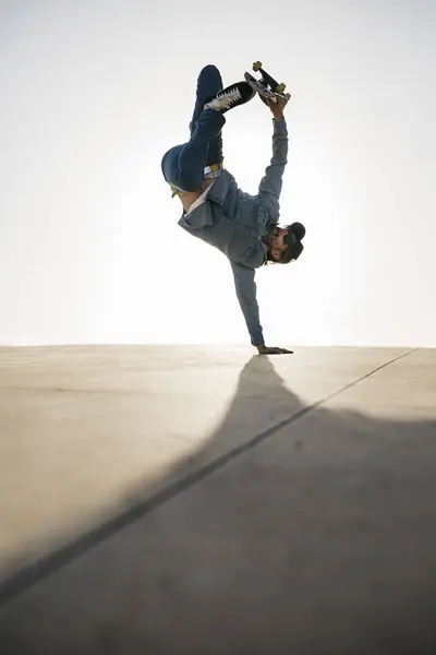 Stylish Man Denim Outfit Showing Trick Skate Handstand — Stock Photo, Image