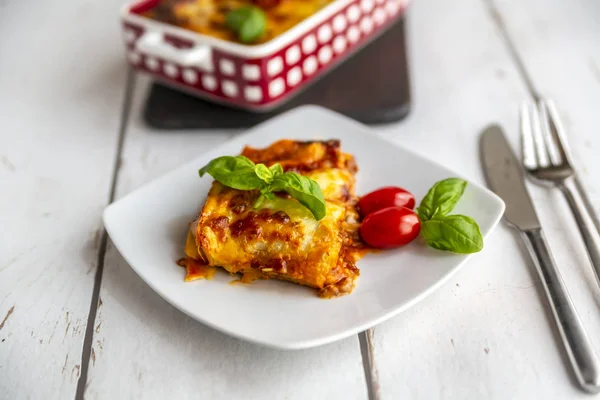 Vegetarische Lasagne Bolognese Mit Basilikum Und Tomaten — Stockfoto