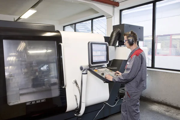 Stonemason Trabajando Con Máquina Cnc Taller — Foto de Stock