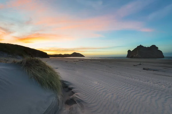 Nový Zéland Jižní Ostrov Puponga Pláž Wharariki Při Západu Slunce — Stock fotografie