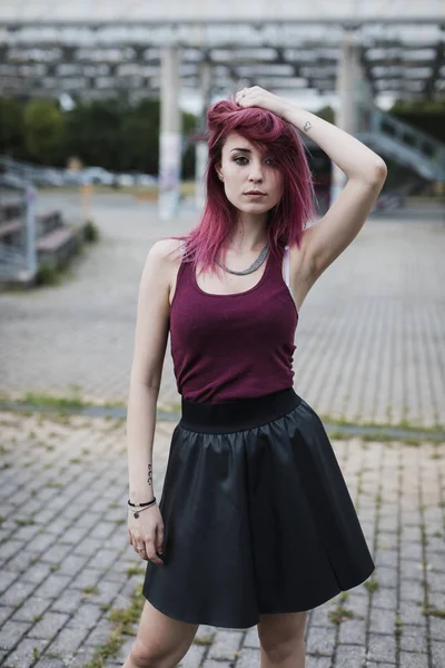Portrait Young Woman Dyed Hair Posing Outdoors — Stock Photo, Image