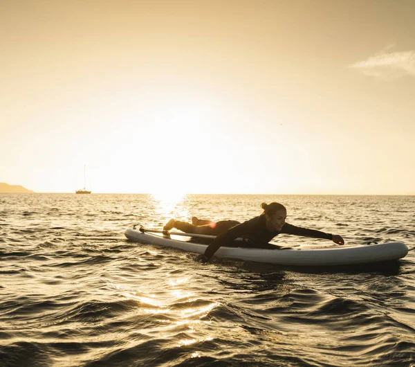 Young Woman Lying Paddleboard Sunset — Stock Photo, Image